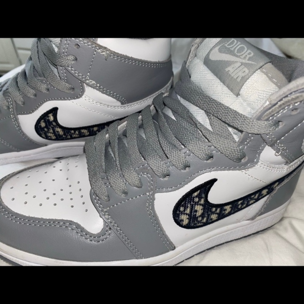 J’Adior Nike Air Jordan 1 High Top Size 7